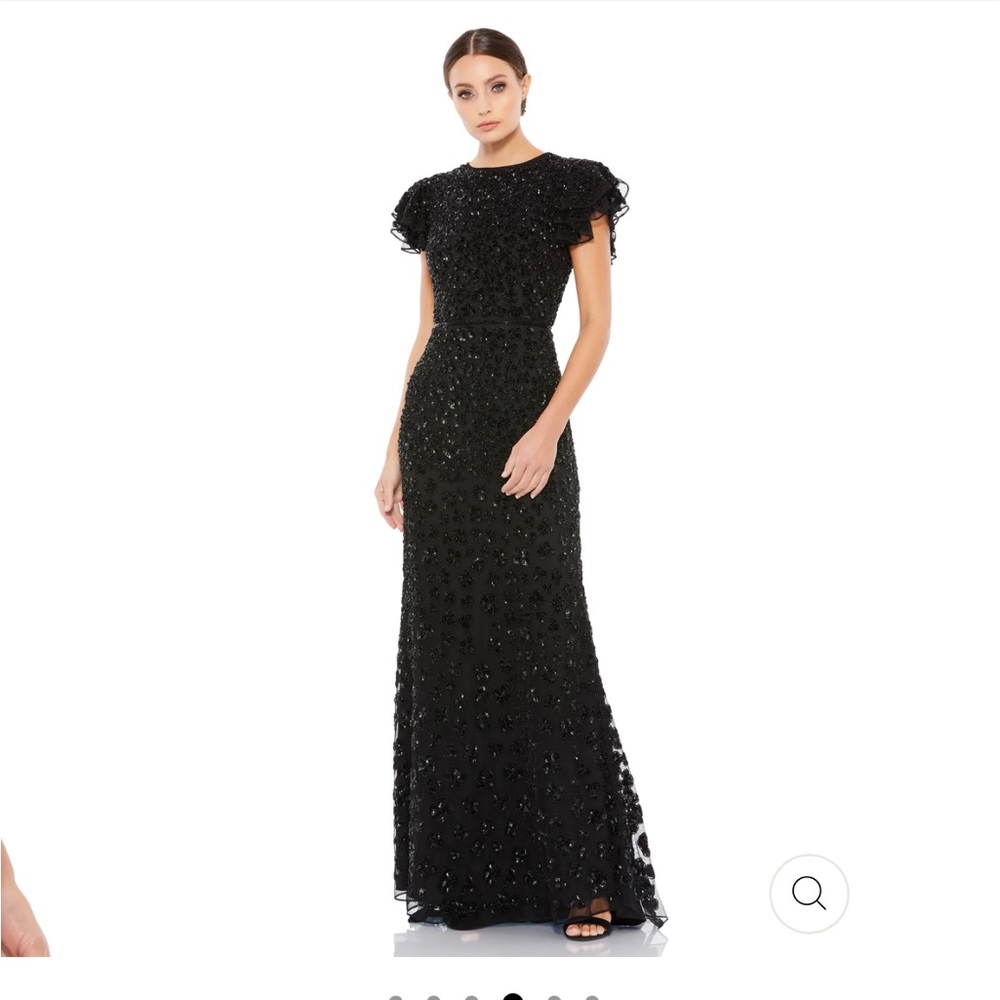 MACDUGGAL FLORAL EMBELLISHED
FLUTTER SLEEVE
EVENING GOWN